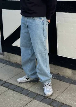 CORY STRAIGHT FIT JEANS