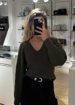 GalenMD short v-neck