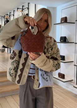 Misu Mini, Nutmeg, O