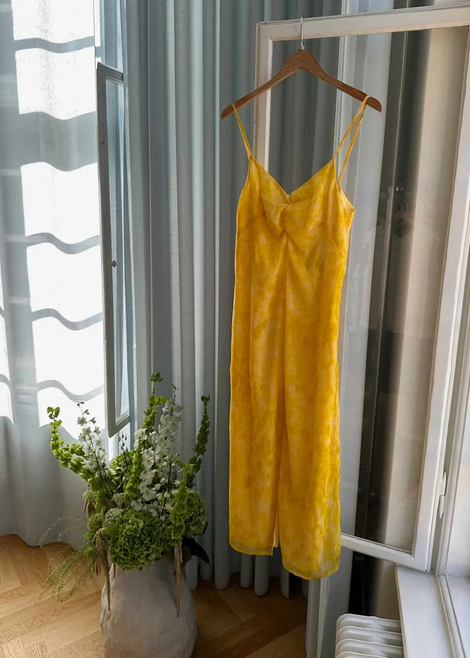 Napthalimd print strap dress